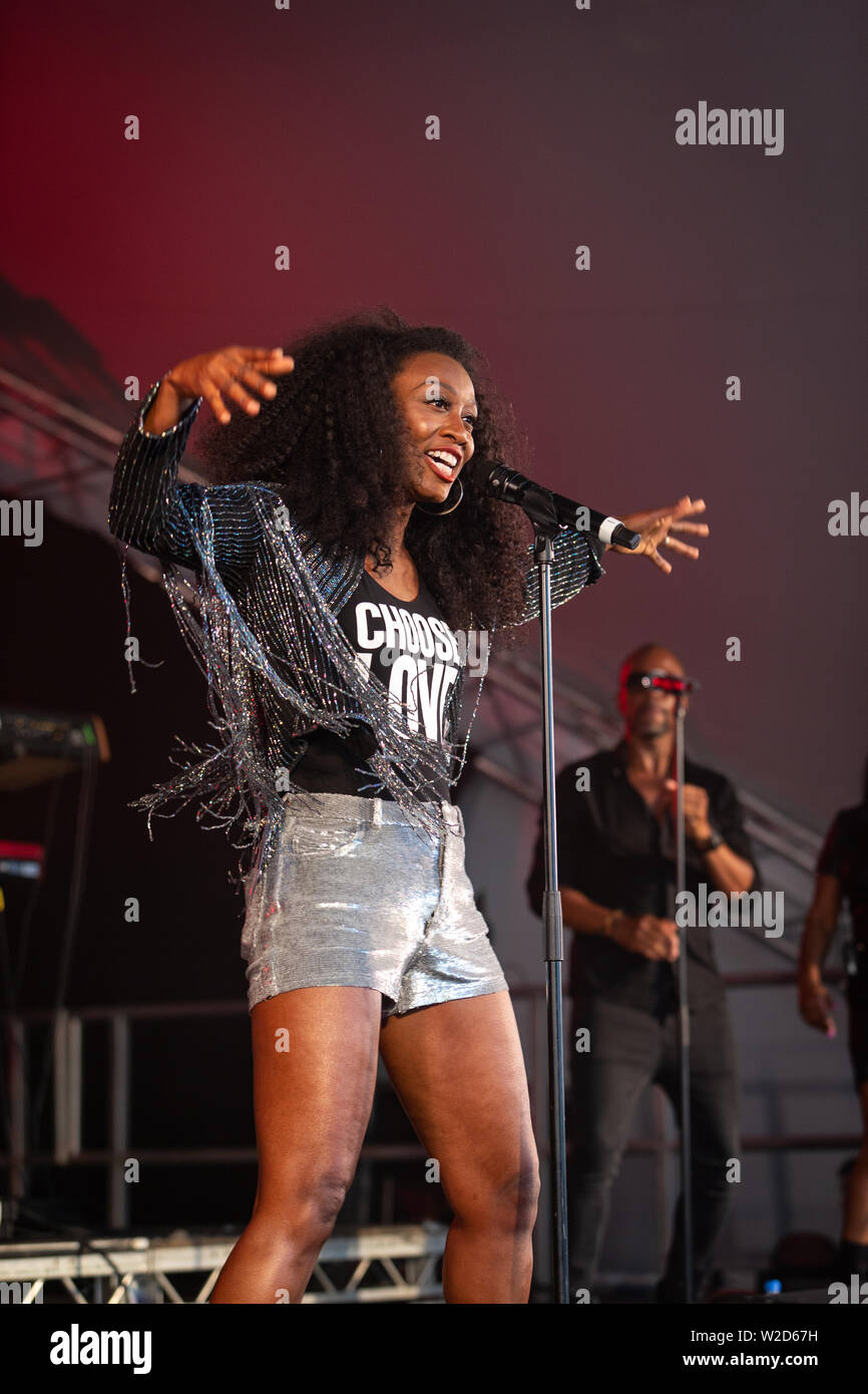 Beverley Knight 2019 Cornbury führt auf dem Festival, großen Tew, Oxfordshire. Beverley Knight, MBE (* Beverley Anne Smith, 22. März 1973) Stockfoto