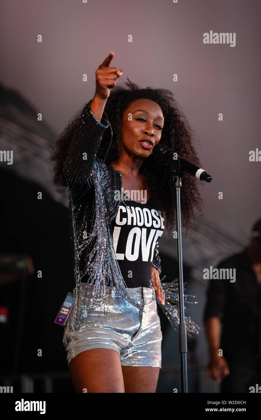 Beverley Knight 2019 Cornbury führt auf dem Festival, großen Tew, Oxfordshire. Beverley Knight, MBE (* Beverley Anne Smith, 22. März 1973) Stockfoto