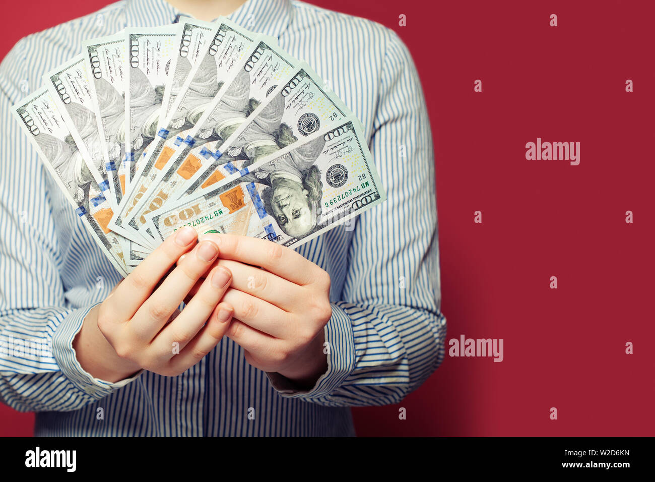 Frau Hände mit US-Dollar cash Geld Stockfoto