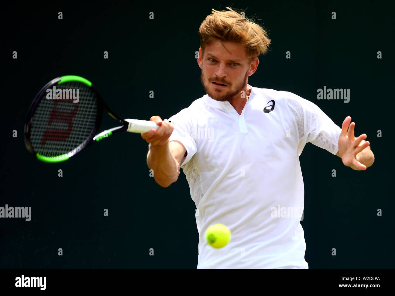 David Goffin in Aktion gegen Fernando Verdasco an Tag 7 der Wimbledon Championships in der All England Lawn Tennis und Croquet Club, Wimbledon. Stockfoto