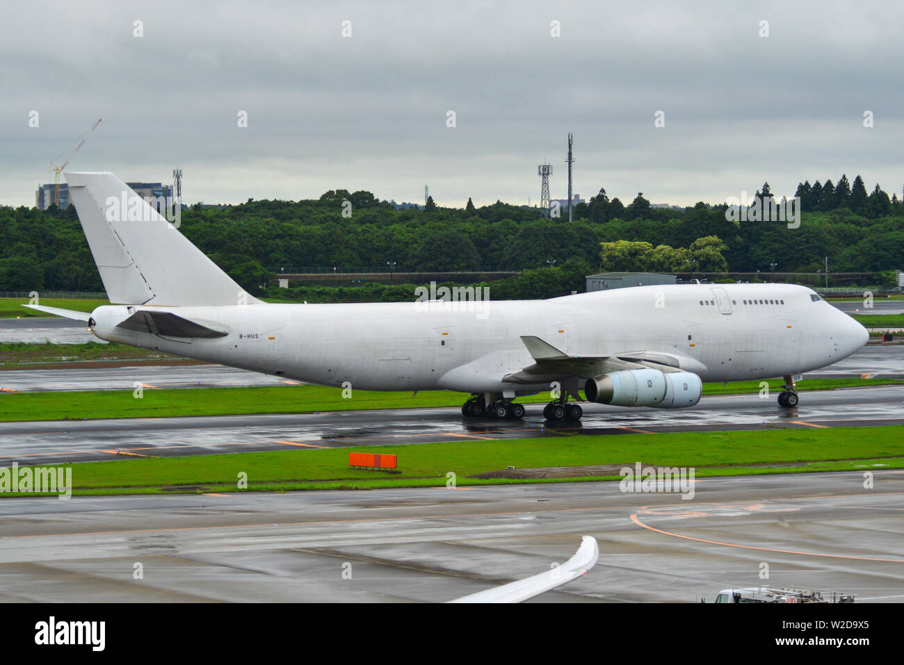 Tokio, Japan - Jul 4, 2019. B-HUS Cathay Pacific Boeing 747-400F Rollen am Flughafen Narita (NRT). Narita betreut mehr als 40 Millionen Passagiere in 201 Stockfoto