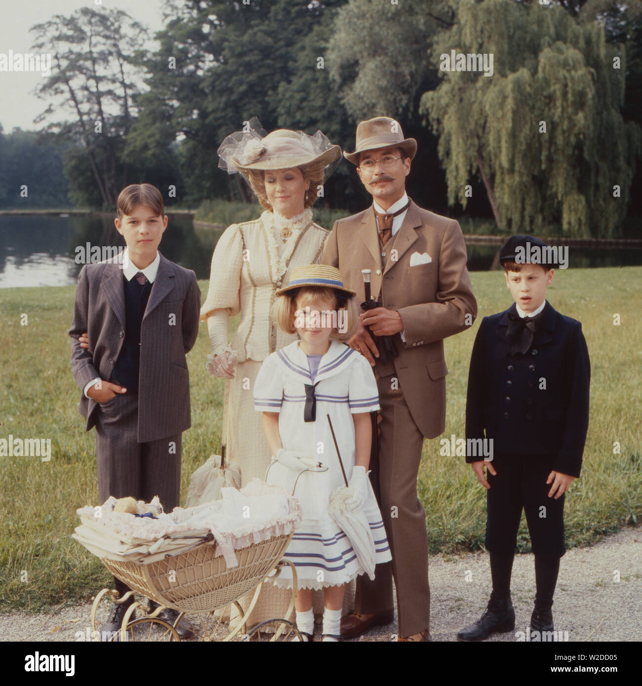 Nesthäkchen, historische Kinderserie, Deutschland 1983, Regie: Gero Erhardt Darsteller: Florian Baier, Doris Kunstmann, Kathrin Toboll, Christian Wolff, Oliver Schlicht Stockfoto