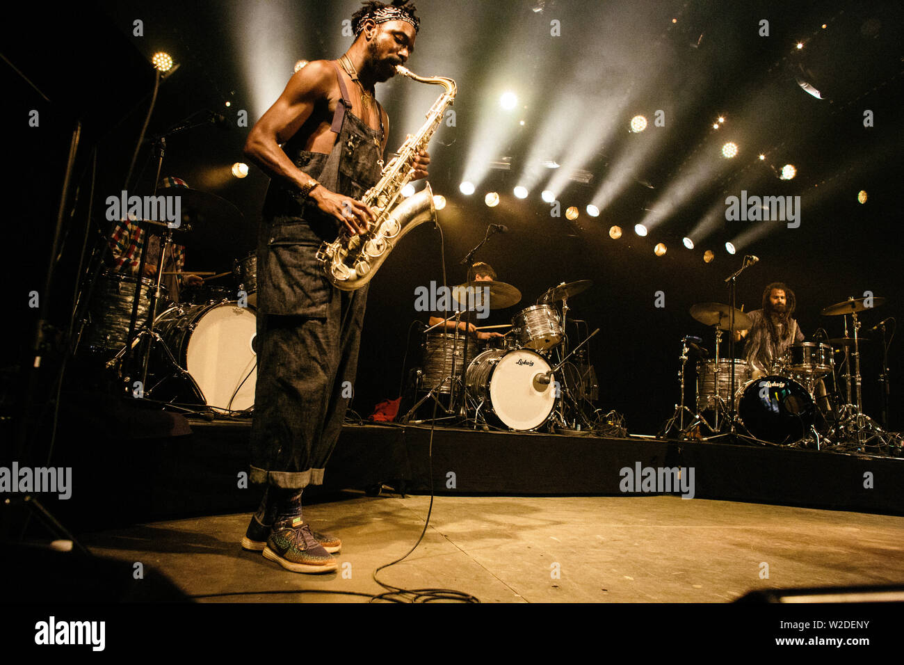 Roskilde, Dänemark. 06. Juli, 2019. Die britische Jazz Gruppe Söhne von Kemet führt ein Live Konzert während der dänischen Musik Festival Roskilde Festival 2019. Hier Saxophonist und Komponist Shabaka Hutchings ist live auf der Bühne gesehen. (Foto: Gonzales Foto-Malthe Ivarsson). Stockfoto