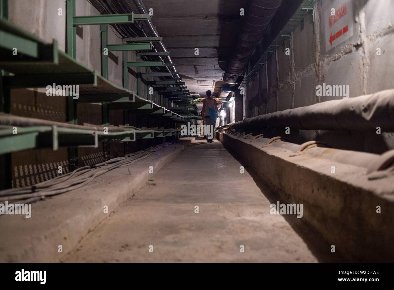 25. Juni 2019, Sachsen-Anhalt Harbke: ein Tunnel, der unter den ehemaligen Grenzübergang Marienborn. Durch den Tunnel, die Gebäude der Grenzbefestigung konnten erreicht und U-Bahn geliefert werden. Heute ist die Gedenkstätte Deutsche Teilung Marienborn ist auf der Site befindet. Die Gebäude der Grenzübergang auf der Autobahn 2 haben seit 1990 verzeichnet worden. Die Gedenkstätte wurde 1996 eröffnet. Foto: Klaus-Dietmar Gabbert/dpa-Zentralbild/ZB Stockfoto