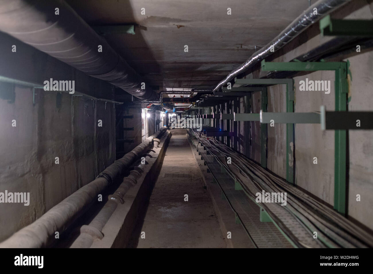 25. Juni 2019, Sachsen-Anhalt Harbke: ein Tunnel, der unter den ehemaligen Grenzübergang Marienborn. Durch den Tunnel, die Gebäude der Grenzbefestigung konnten erreicht und U-Bahn geliefert werden. Heute ist die Gedenkstätte Deutsche Teilung Marienborn ist auf der Site befindet. Die Gebäude der Grenzübergang auf der Autobahn 2 haben seit 1990 verzeichnet worden. Die Gedenkstätte wurde 1996 eröffnet. Foto: Klaus-Dietmar Gabbert/dpa-Zentralbild/ZB Stockfoto