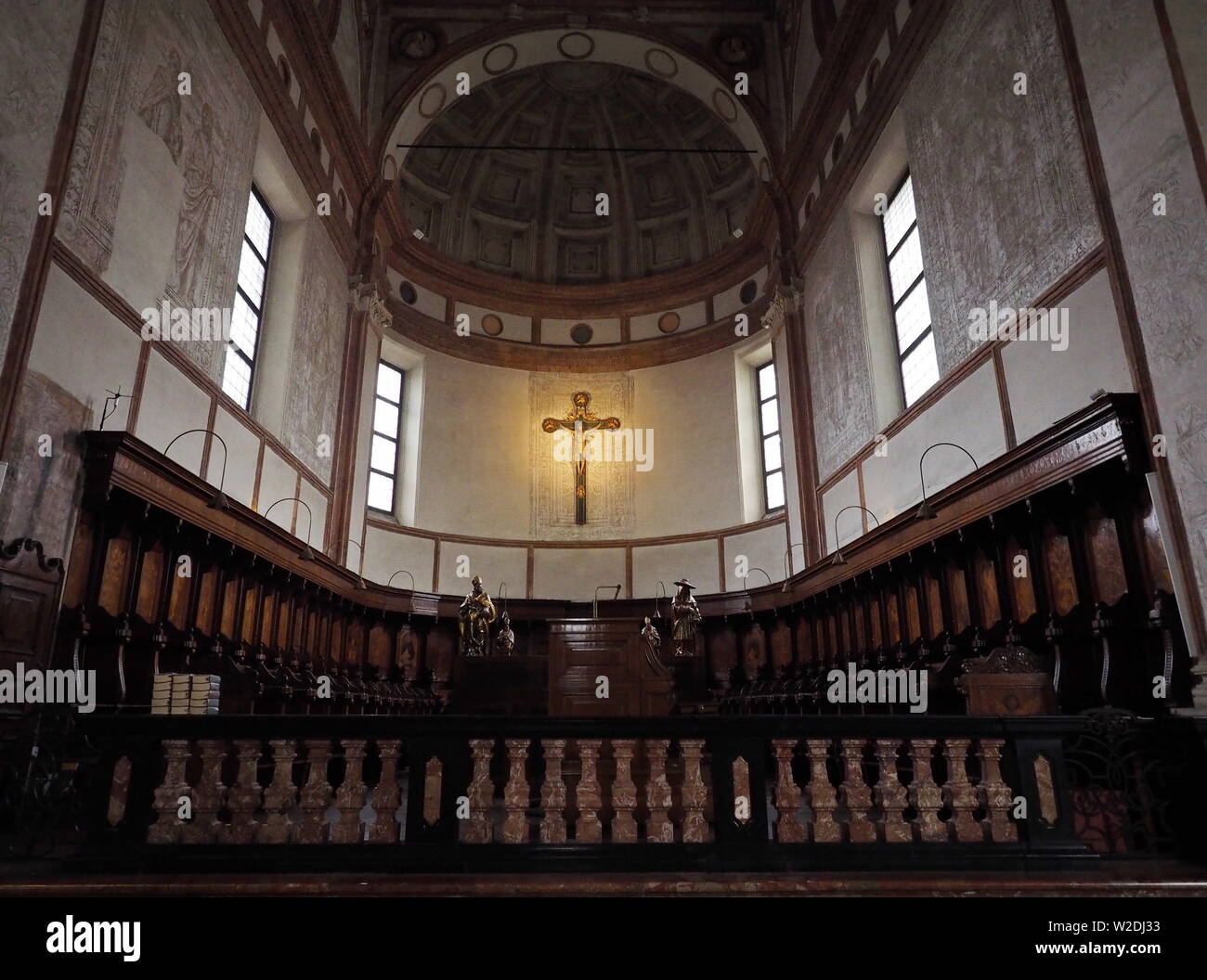 Interne Kirche Santa Maria delle Grazie details Altar und Chor. Lombardei, Italien. Stockfoto