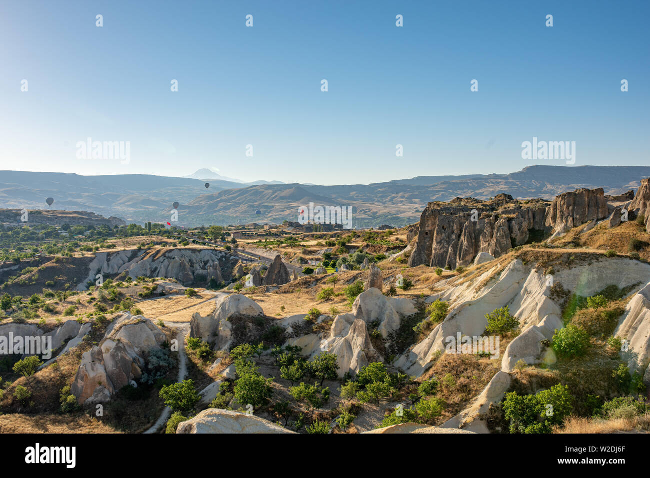 Heißluftballons schweben, hoch in den Himmel in Göreme Kappadokien - Türkei Ballon Fest 2019 Stockfoto