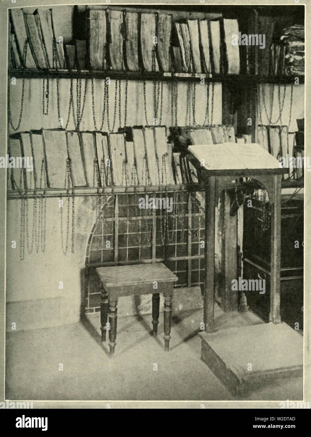 "Das verkettete Bibliothek des Ministers Kirche in Wimborne, Dorset', c 1948. Schöpfer: Unbekannt. Stockfoto
