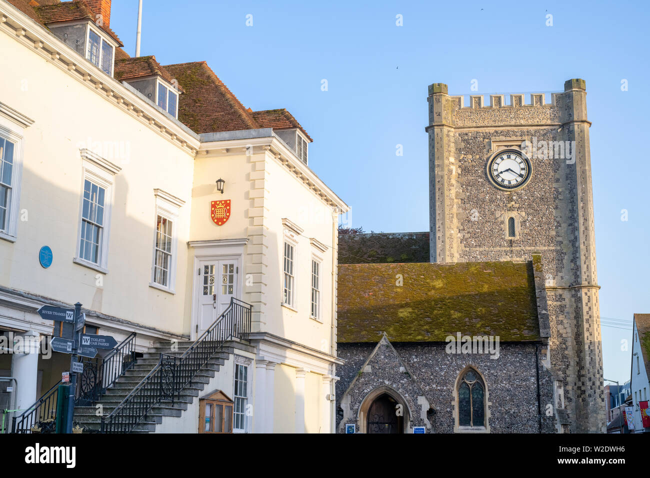 St. Mary le Mehr Kirche und Rathaus in Wallingford, Oxfordshire, England Stockfoto