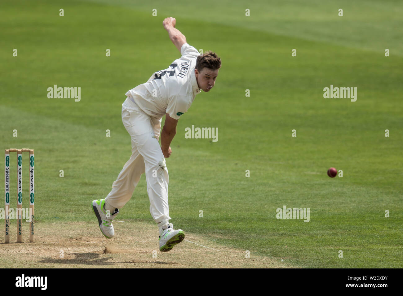 London, Großbritannien. 8. Juli, 2019. Morne Morkel Bowling für Surrey gegen Kent an Tag zwei des Specsavers County Championship Game am Oval. Quelle: David Rowe/Alamy leben Nachrichten Stockfoto