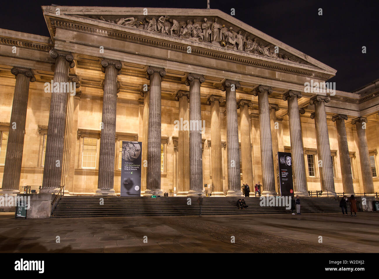 London, Großbritannien - 21 Dezember, 2019: British Museum bei Nacht, London, Vereinigtes Königreich. Stockfoto