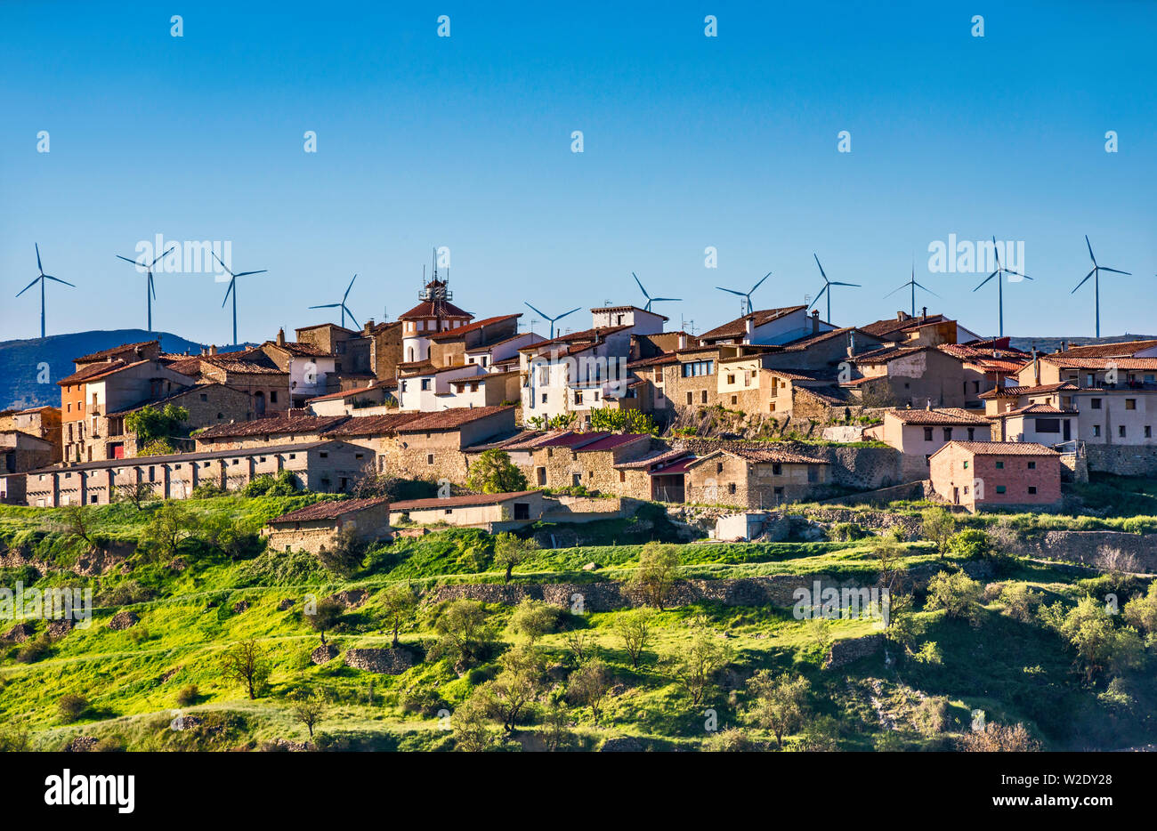 Windenergieanlagen über Sorita, Maestrat (Maestrazgo) Region, Provinz Castellón, Valencia, Spanien Stockfoto