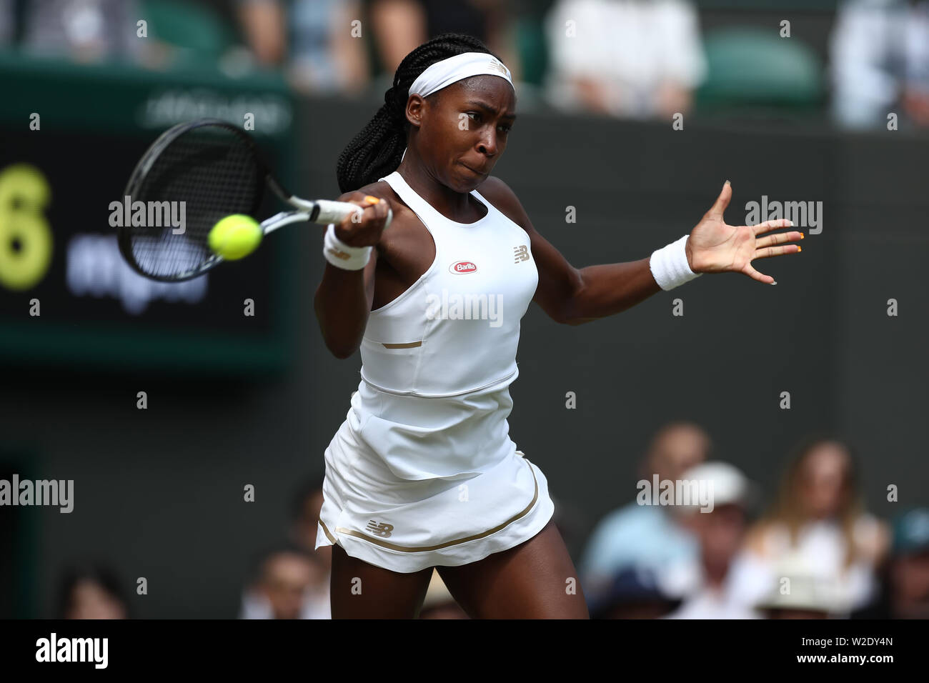 8. Juli 2019, den All England Lawn Tennis und Croquet Club, Wimbledon, England, Wimbledon Tennis Turnier, Tag 7; Cori Gauff (USA) mit einer Vorhand zu Simona Halep (ROM) Stockfoto