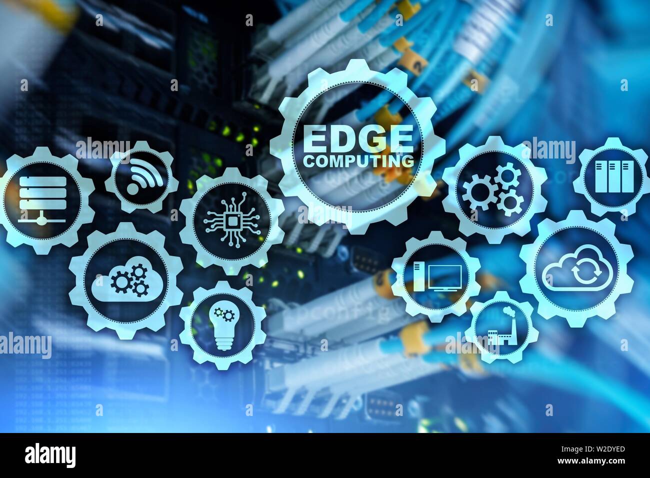 EDGE COMPUTING auf modernen Server zimmer Hintergrund. Informationstechnologie und Business Konzept für ressourcenintensive verteilten Computing. Stockfoto