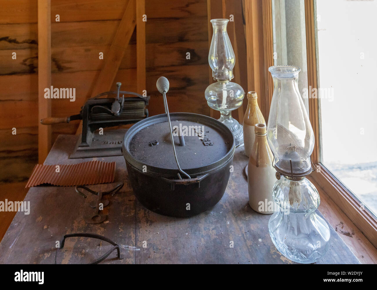 Thibodaux, Louisiana - Objekte in der rekonstruierten Küche aus dem 19. Jahrhundert an der E.D. Weißen historischen Ort. Die Website war die Heimat von Edward Douglas Whit Stockfoto