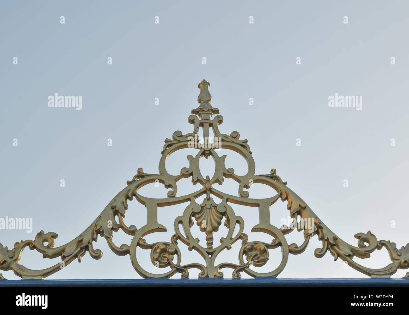 Gold dekorative Arbeiten über die haupttore auf dem Steinbruch Park in Shrewsbury GROSSBRITANNIEN Stockfoto