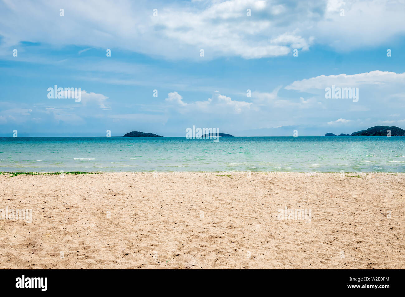 Sicht auf das Meer natürliche leere Sandstrand Hintergrund und Textur Stockfoto