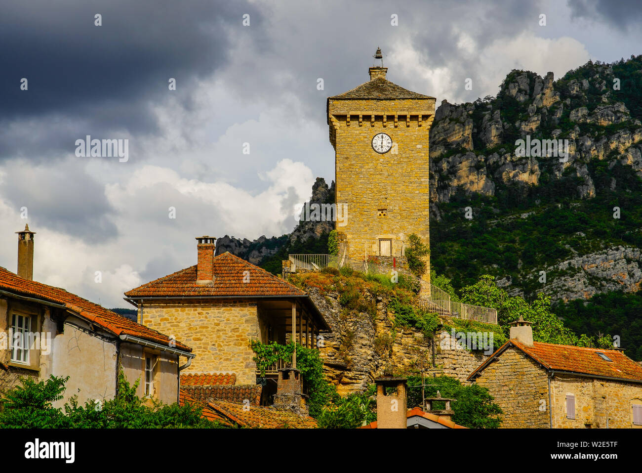 Blick auf die mittelalterliche Dorf Peyreleau, Aveyron, région Rhône-Alpes, Frankreich. Stockfoto