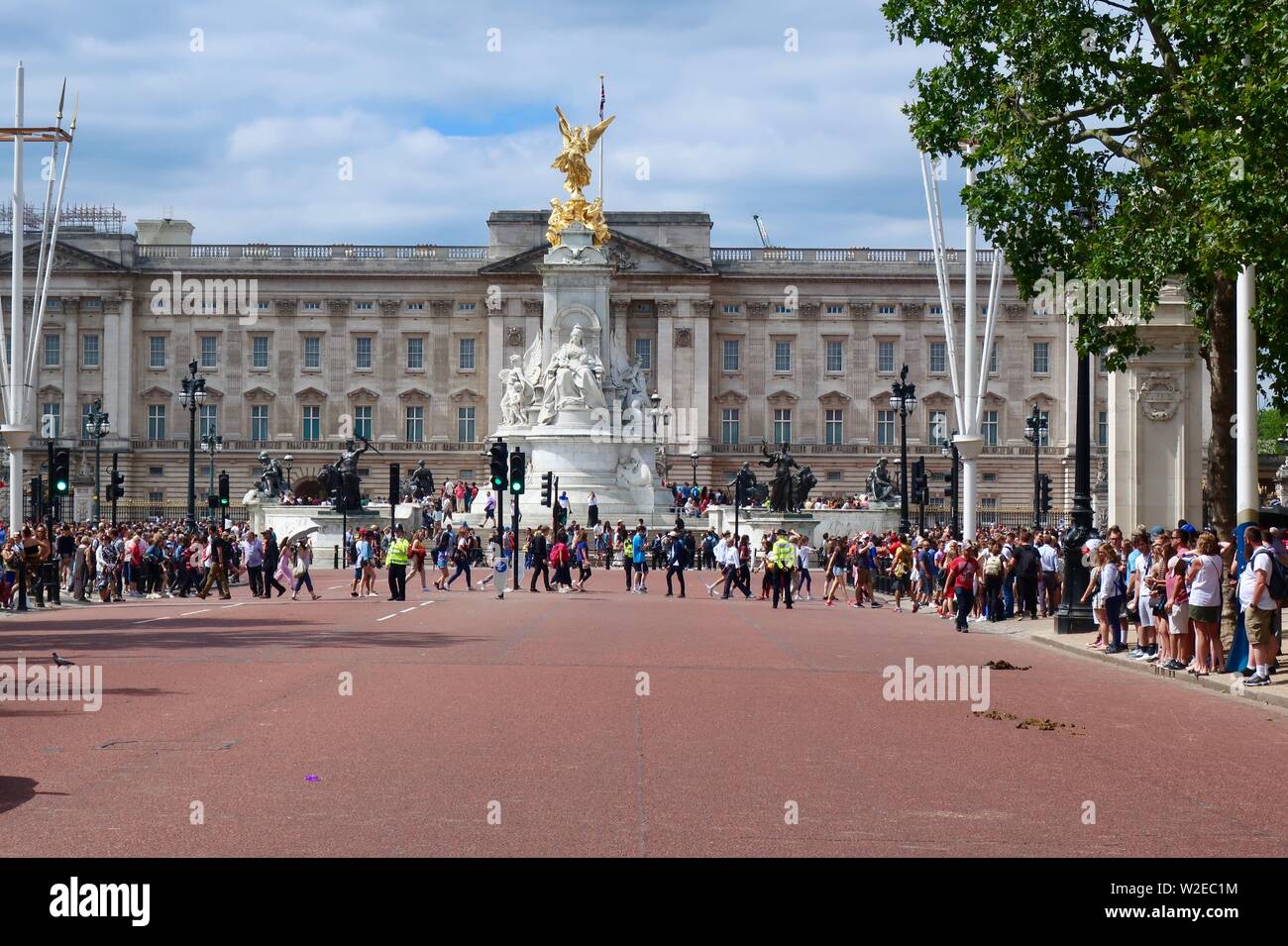 London, Großbritannien - 6. Juli 2019: Buckingham Palace, der Heimat der britischen königlichen Familie. Stockfoto