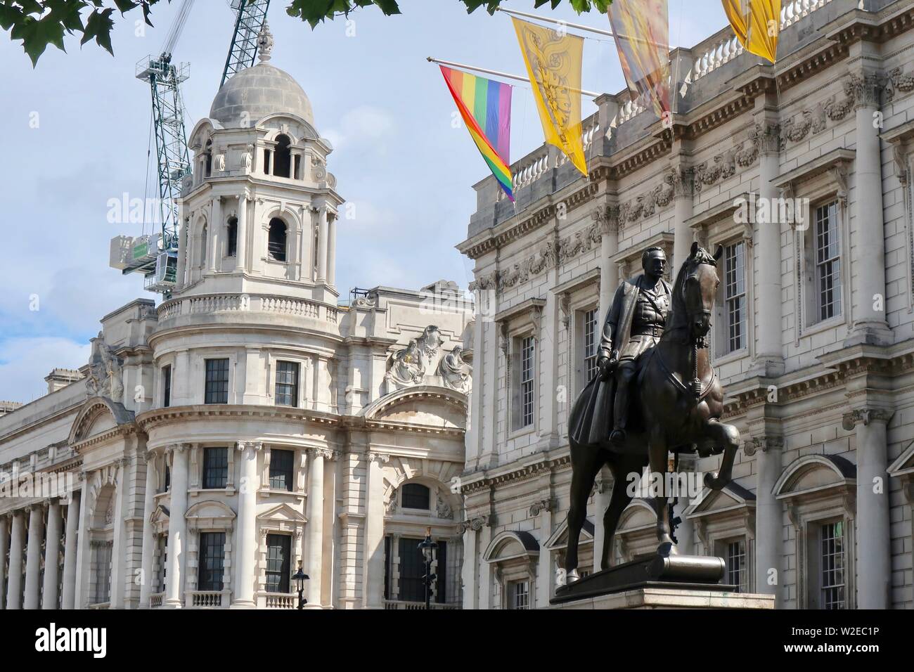 London, Großbritannien - 6. Juli 2019: Earl Haig Denkmal vor der Schrank- und Außenministerium, der Büros in Whitehall, Westminster, Stockfoto