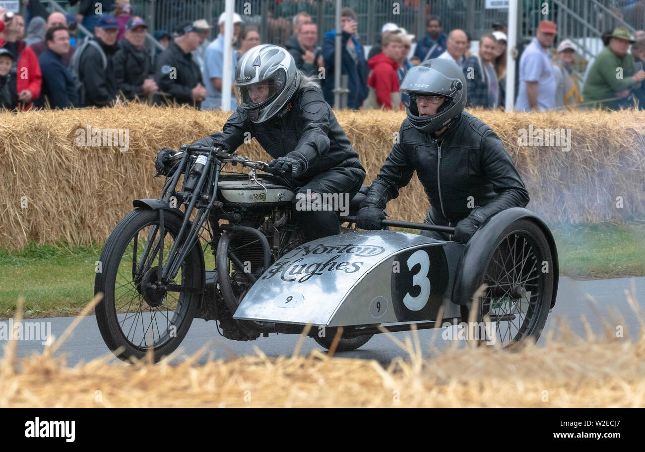 Goodwood Festival der Geschwindigkeit 2019 aus der Vorkriegszeit Grand Prix Veteranen tosome sehr spezielle Maschinen einschließlich Motorräder auf Herz und Nieren am 1.16 Stockfoto
