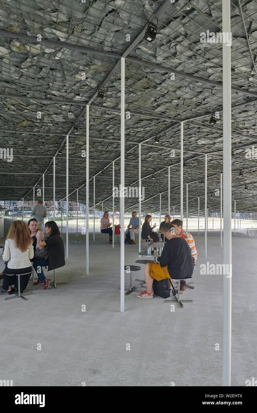 Serpentine Pavillon im Sommer 2019 von Junya Ishigami, London entwickelt Stockfoto