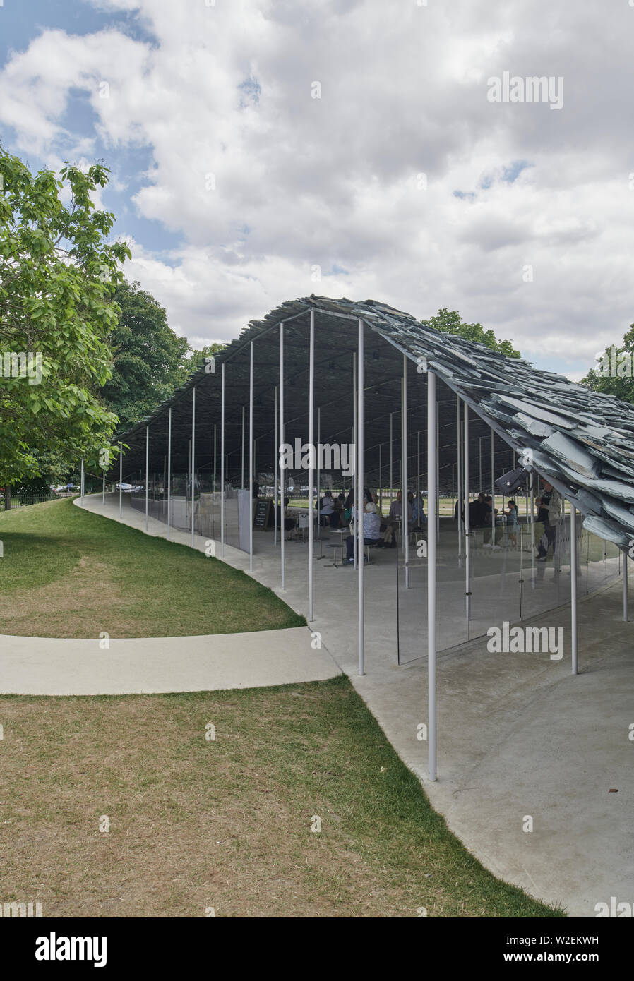 Serpentine Pavillon im Sommer 2019 von Junya Ishigami, London entwickelt Stockfoto