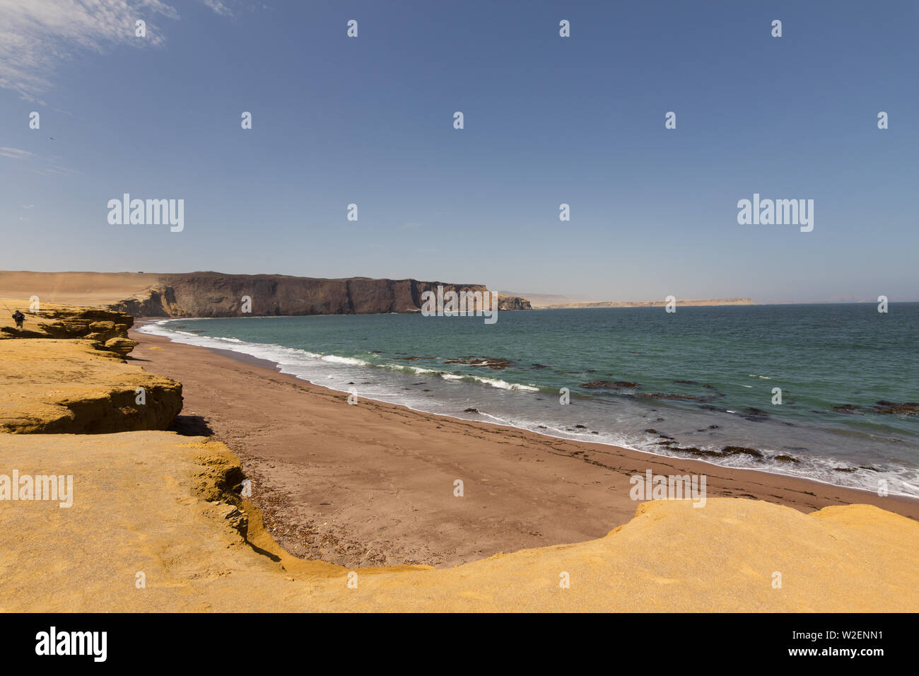 Vista de la Playa Roja de la Reserva Nacional de Paracas. Stockfoto
