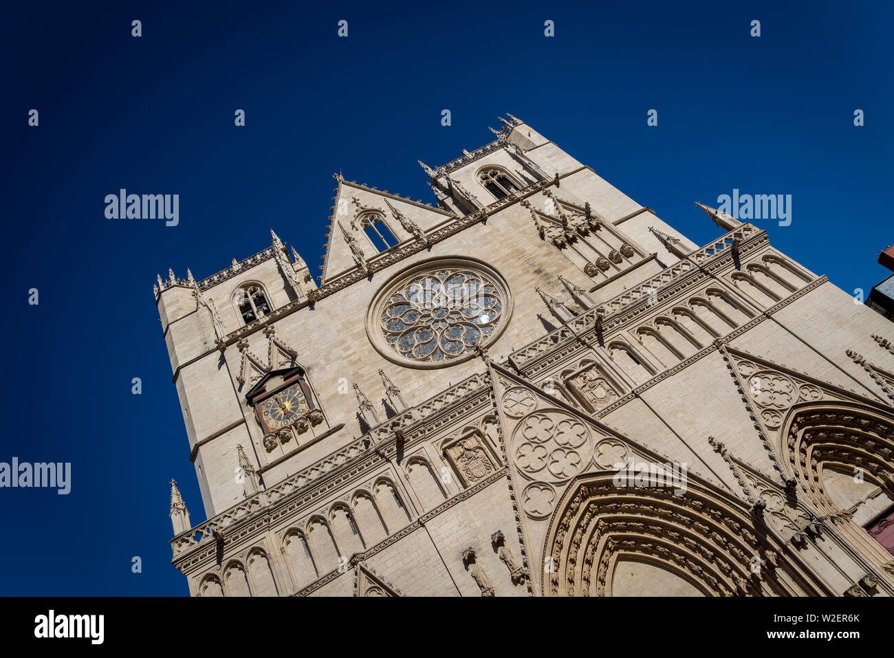 Lyon Kathedrale, Cathédrale Saint-Jean-Baptiste de Lyon, eine Römisch-katholische Kirche befindet sich auf dem Place Saint-Jean. Die Kathedrale ist dem Hl. Johannes geweiht Stockfoto