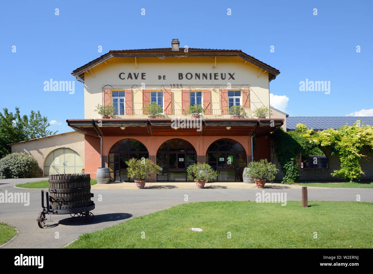 Cave de Bonnieux oder Bonnieux Winery, 1920 erbaut, im Regionalpark Luberon Provence Frankreich Stockfoto