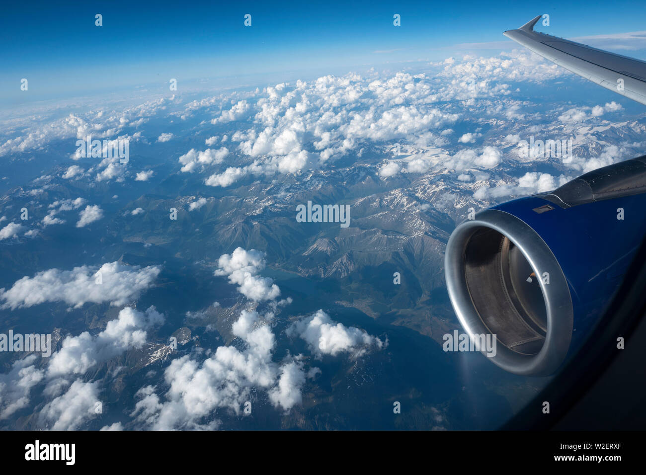 British Airways Airbus A320 fliegen über die Alpen Europa Stockfoto