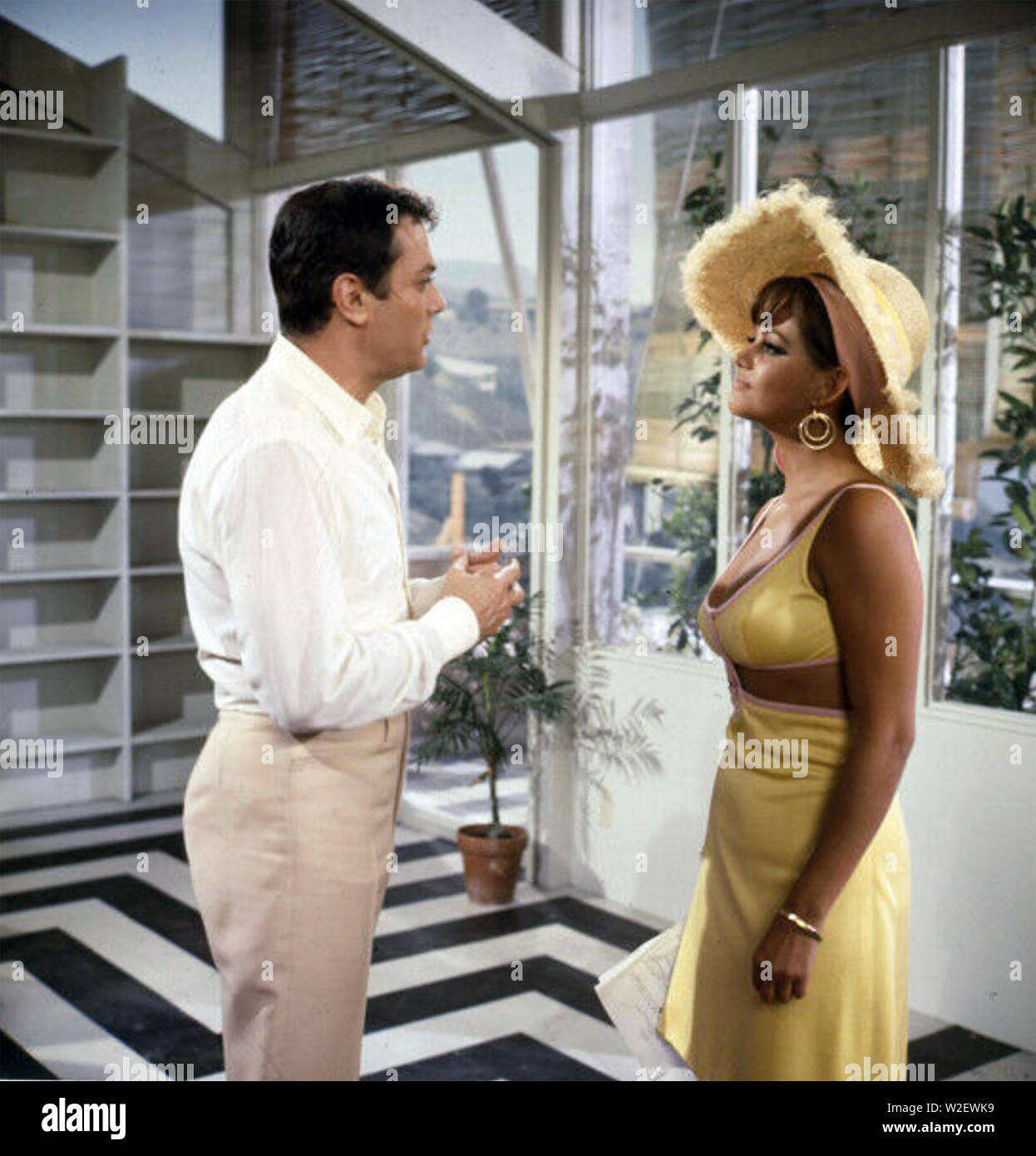 Nicht Wellen 1967 MGM Film mit Claudia Cardinale und Tony Curtis machen Stockfoto