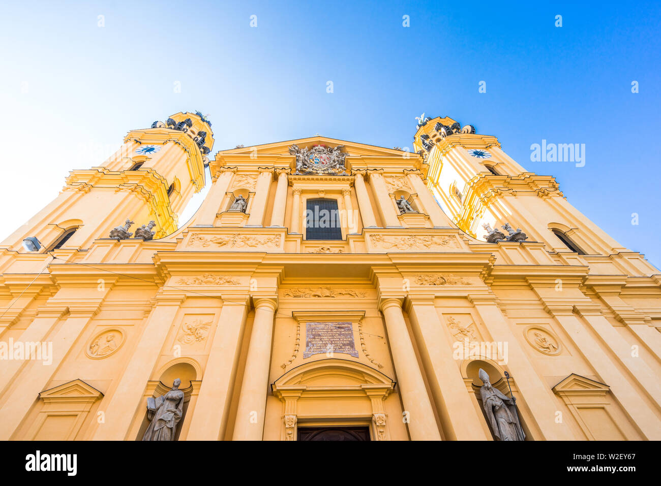 Blick auf die Theatinerkirche St. Cajetan, eine katholische Kirche in München Stockfoto