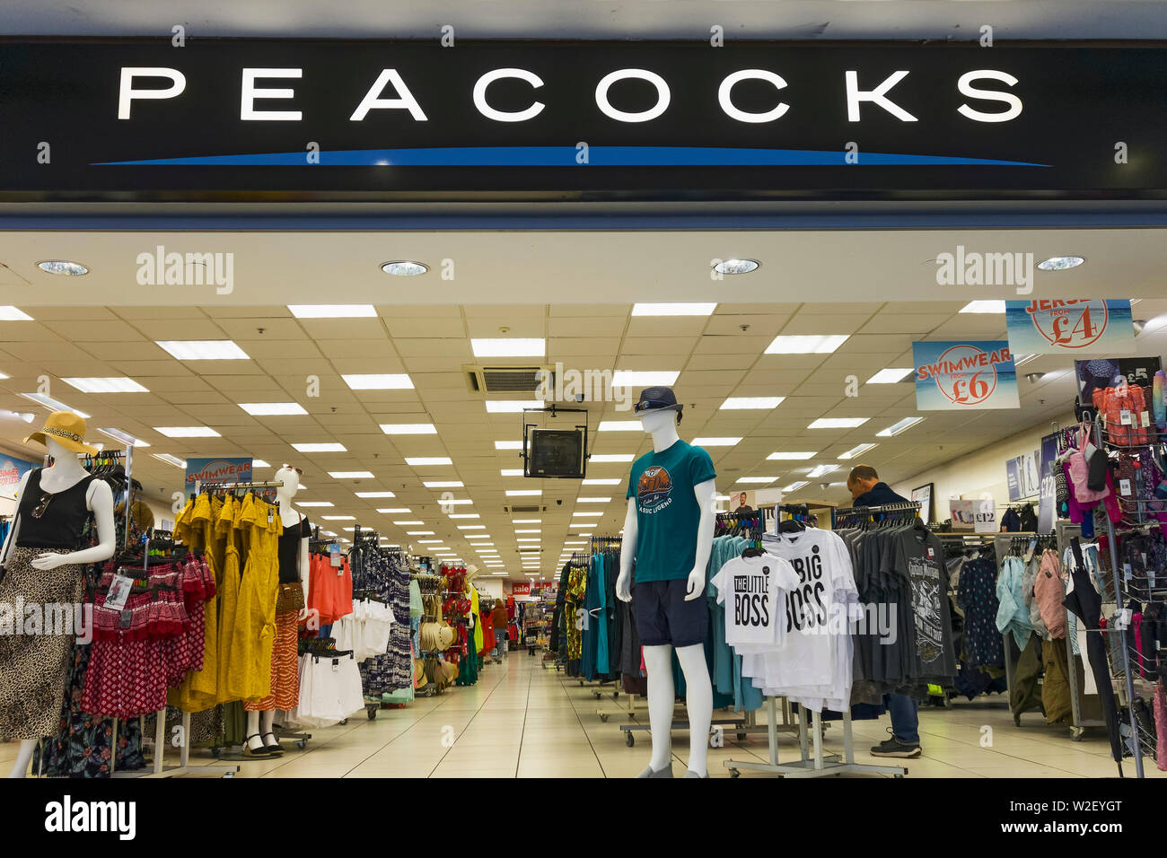 Retail Outlet von Pfauen, Pat der Edinburgh Woollen Mill Group Stockfoto