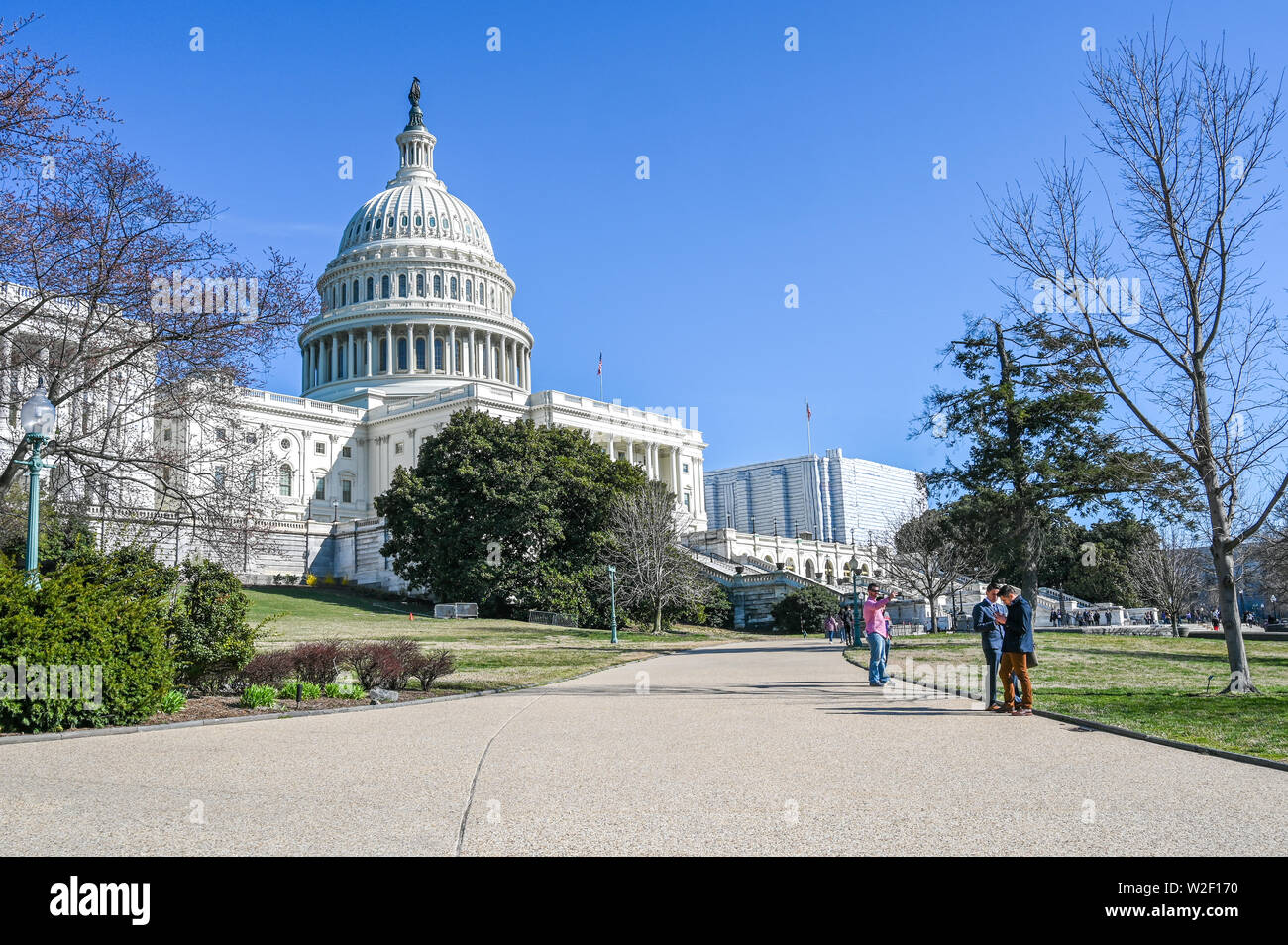 West vor der United States Capitol. Das Capitol ist die Heimat des US-Kongresses. Stockfoto