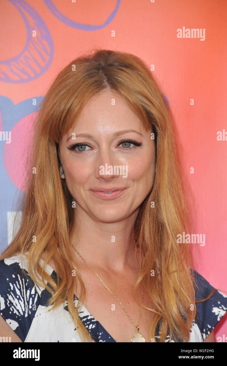 LOS ANGELES, Ca. August 02, 2010: Judy Greer - Stern der 'Archer' - bei Fox TV's All Star Party in Santa Monica Pier. © 2010 Paul Smith/Featureflash Stockfoto