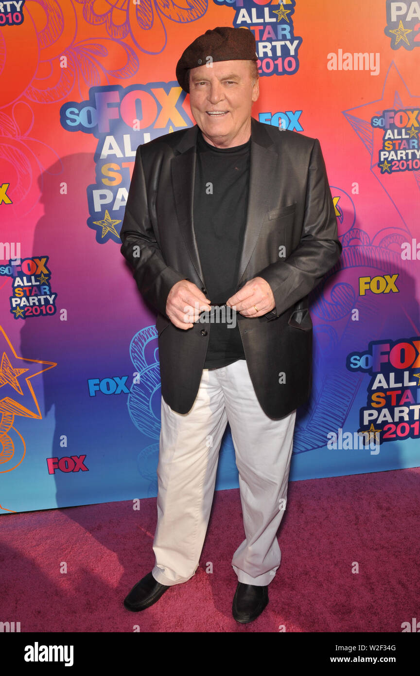 LOS ANGELES, Ca. August 02, 2010: Stacy Keach bei Fox TV's All Star Party in Santa Monica Pier. © 2010 Paul Smith/Featureflash Stockfoto