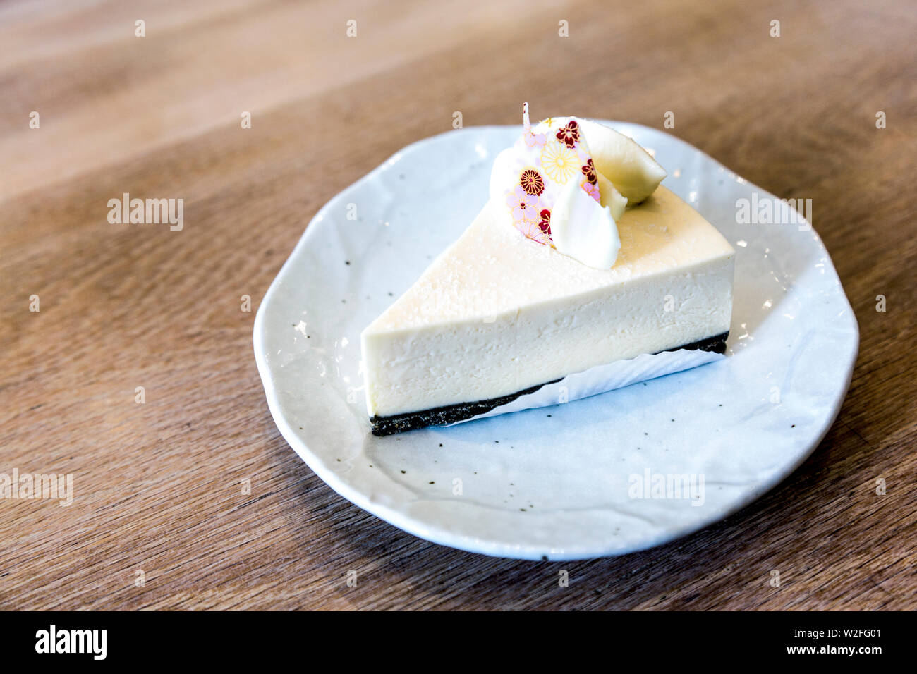 Sesam käsekuchen am Japanischen WA Café und Konditorei, Ealing Broadway, London, UK Stockfoto