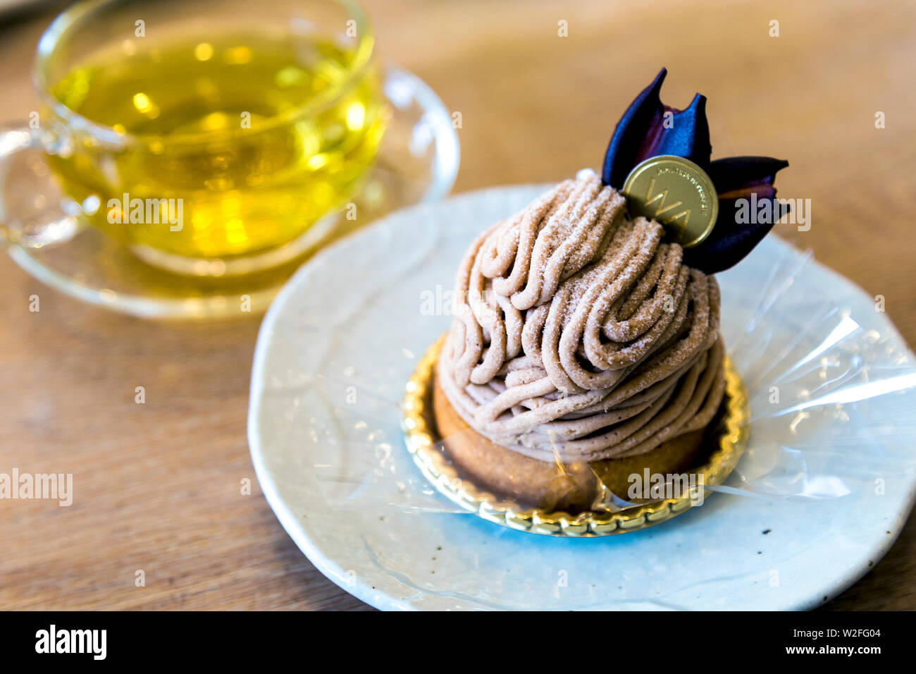 Chestnut Kuchen und Tee an japanischen WA Café und Konditorei, Ealing Broadway, London, UK Stockfoto