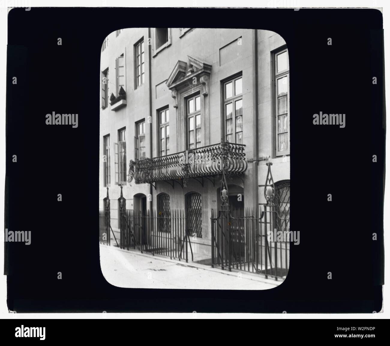Charlotte Hunnewell Sorchan Haus, Turtle Bay Gardens, 228 East 49th Street, New York, New York. Eingang Stockfoto