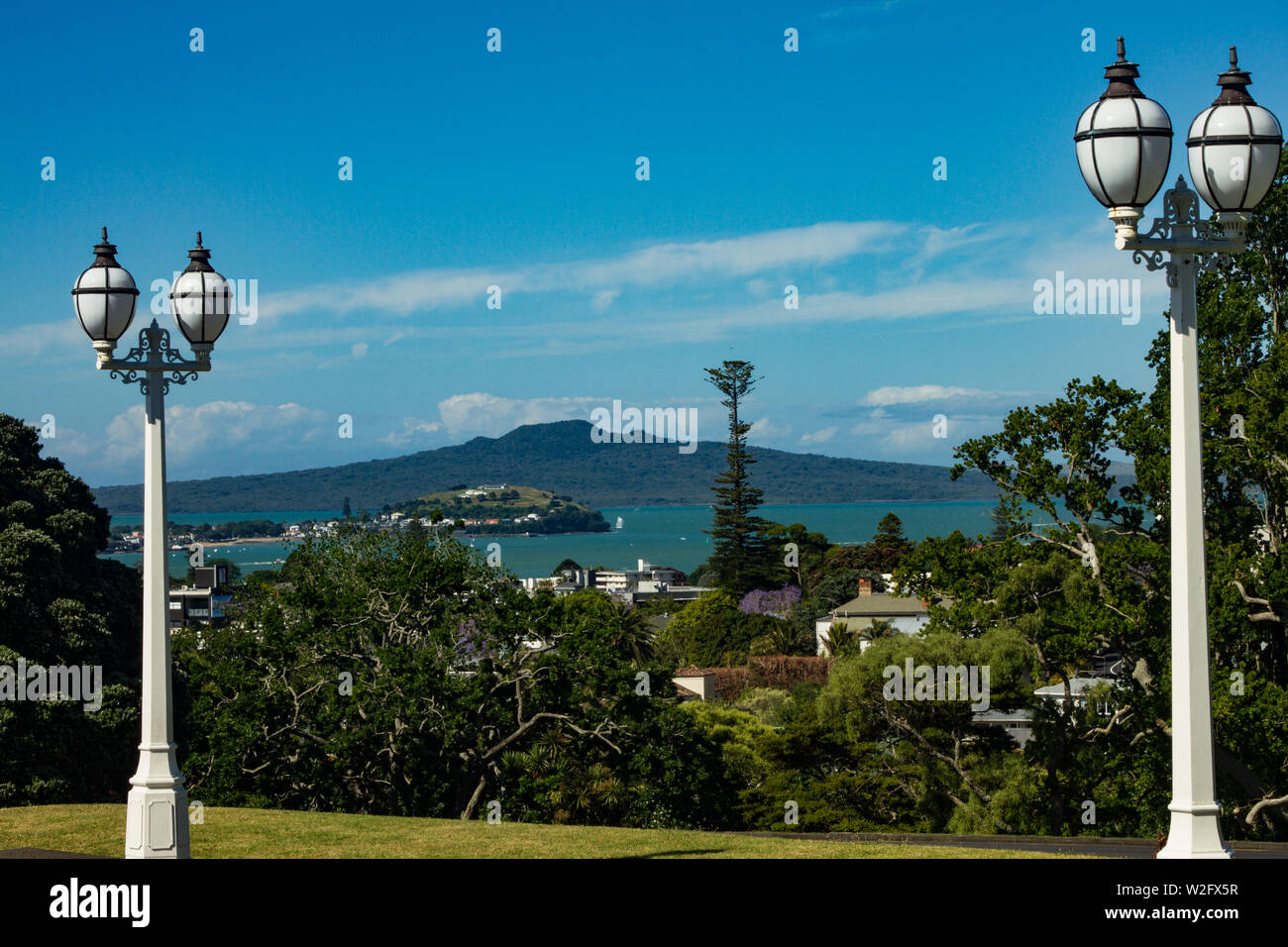 Auckland die Stadt der Segel an einem klaren Sommertag Stockfoto