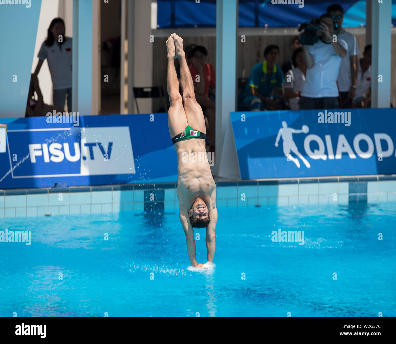 Neapel, Italien. 08 Juli, 2019. Balleza Isaias (MEX) konkurriert, während bei den Männern 10-m-Finale bei Napoli 2019 Sommer Universiade. Credit: SOPA Images Limited/Alamy leben Nachrichten Stockfoto