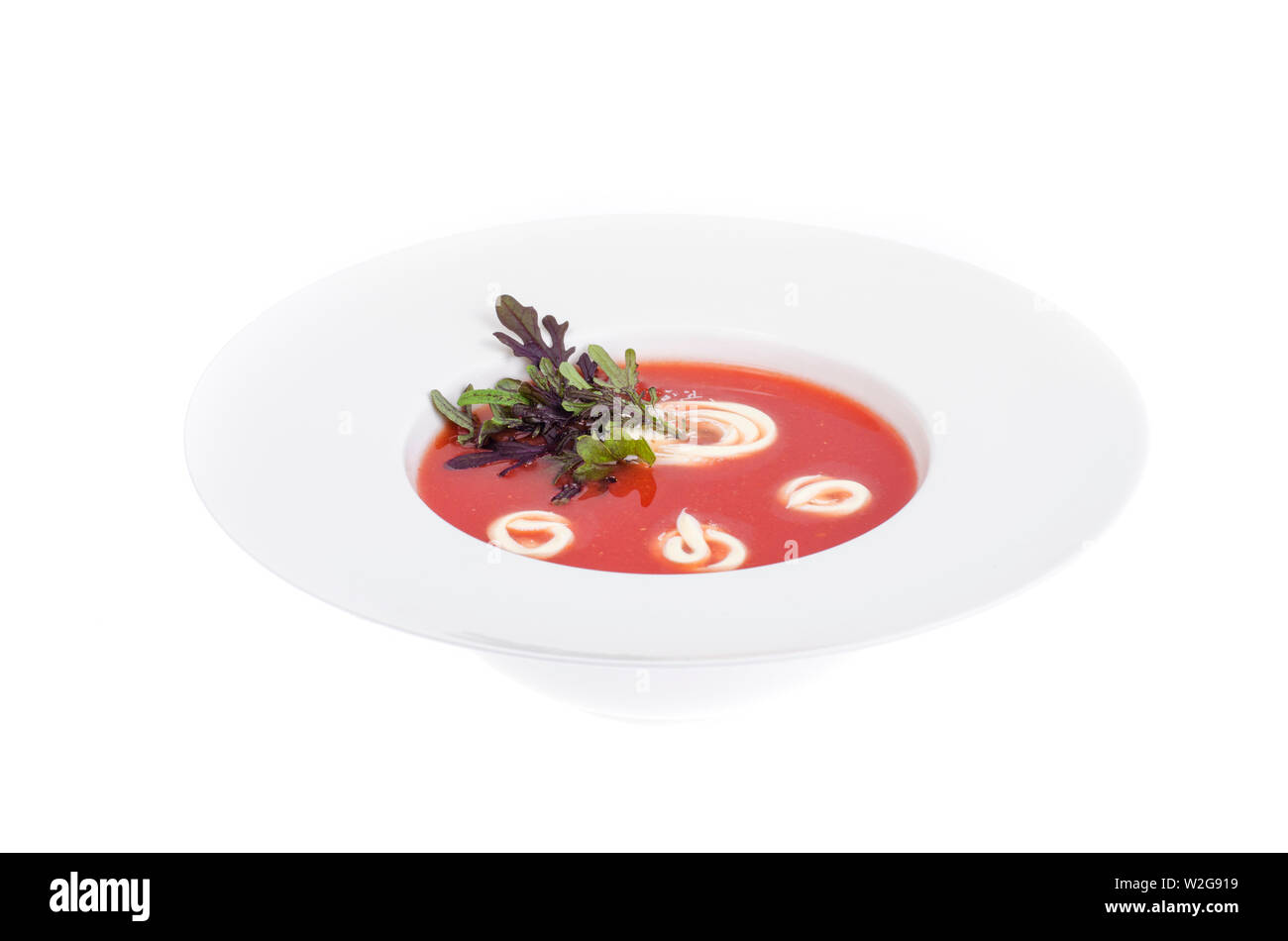 Tomatensuppe mit microgreens. Foto Stockfoto