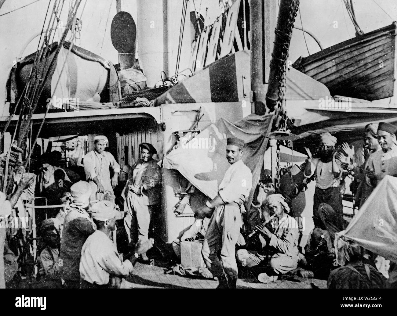 1001 Soldaten aus dem Reich der Hejaz, an Bord eines französischen Schiffes im Roten Meer ca. 1918-1919 Stockfoto