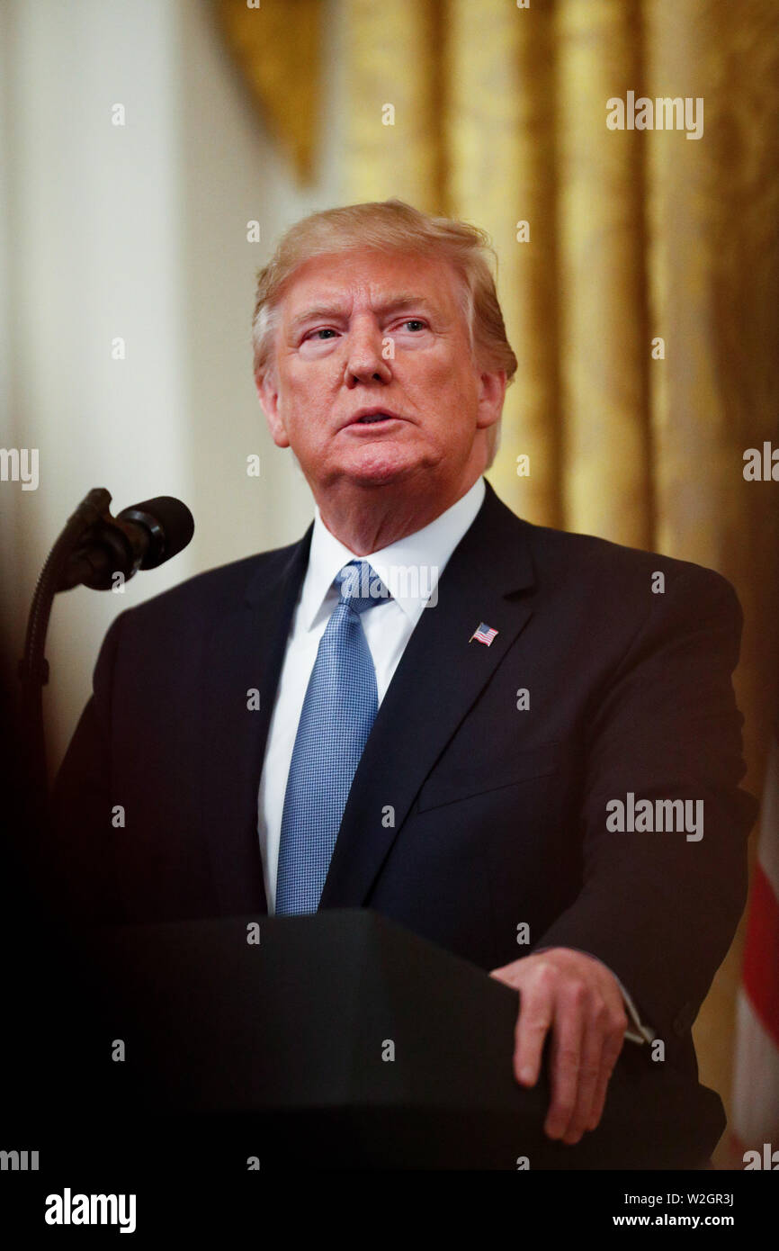 (190709) - Washington, 9. Juli 2019 (Xinhua) - US-Präsident Donald Trump spricht während einer Veranstaltung im Weißen Haus in Washington, DC, USA, 8. Juli 2019. Trump am Montag den britischen Botschafter in den Vereinigten Staaten kritisiert, die behaupten, dass die Vereinigten Staaten nicht mehr mit ihm beschäftigen, "ein Angriff kommen Tage, nachdem der Diplomat der Trumpf-Administration beschrieben als 'dysfunctional.'' Ich die Botschafter nicht kennen, aber er ist nicht gefallen oder auch Gedanken von innerhalb der USA, die wir nicht mehr mit ihm beschäftigen", sagte Trump in einem Tweet am Montag Nachmittag, Kim Darroch, deren Stockfoto