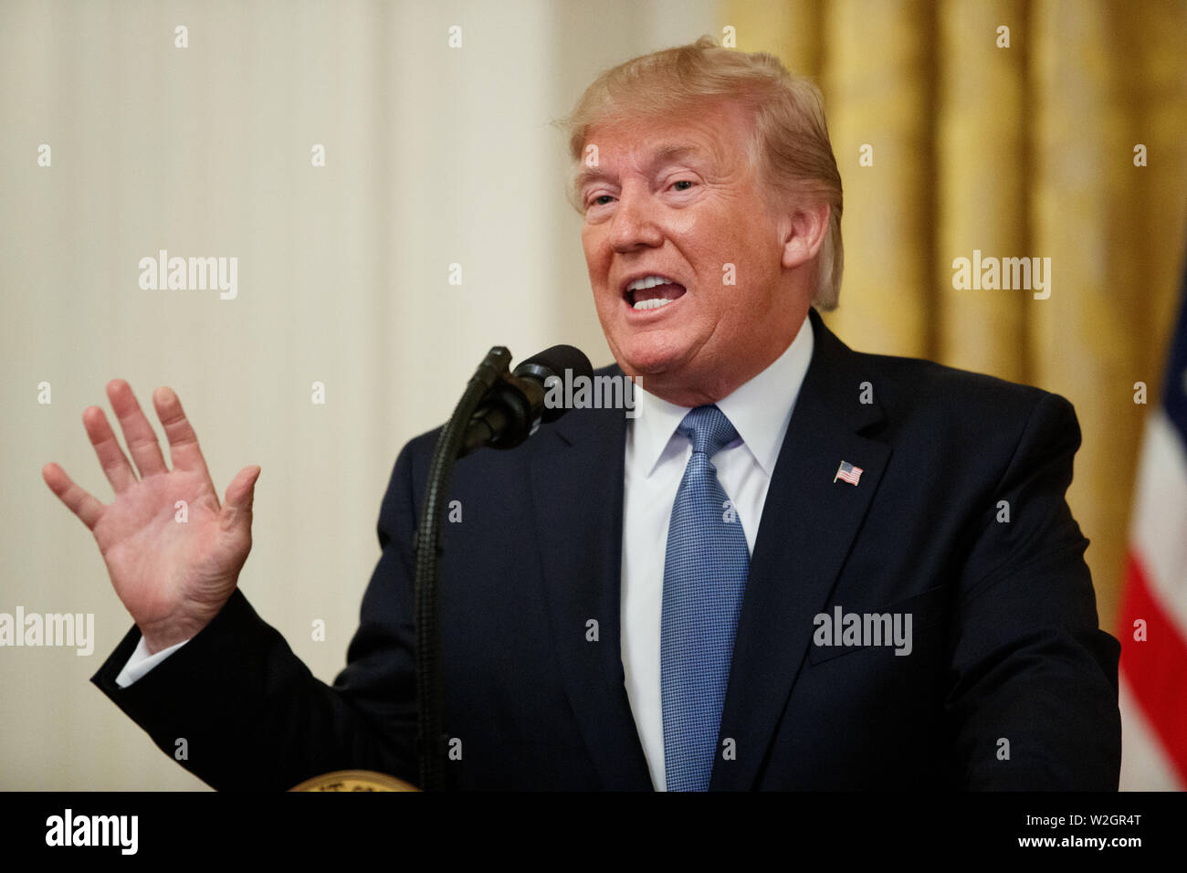 (190709) - Washington, 9. Juli 2019 (Xinhua) - US-Präsident Donald Trump spricht während einer Veranstaltung im Weißen Haus in Washington, DC, USA, 8. Juli 2019. Trump am Montag den britischen Botschafter in den Vereinigten Staaten kritisiert, die behaupten, dass die Vereinigten Staaten nicht mehr mit ihm beschäftigen, "ein Angriff kommen Tage, nachdem der Diplomat der Trumpf-Administration beschrieben als 'dysfunctional.'' Ich die Botschafter nicht kennen, aber er ist nicht gefallen oder auch Gedanken von innerhalb der USA, die wir nicht mehr mit ihm beschäftigen", sagte Trump in einem Tweet am Montag Nachmittag, Kim Darroch, deren Stockfoto