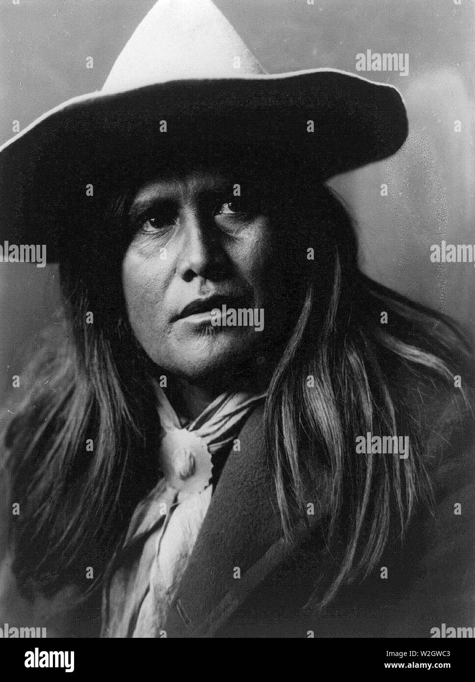 Edward S. Curits Native American Indians - eine Ostoho cow Boy - Apache Indian Ca. 1903 Stockfoto