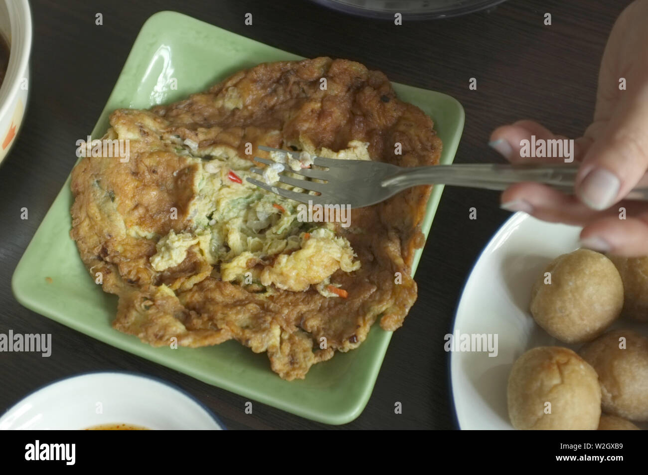 Omelette mit ant Eier. Dies ist ein spezielles Lebensmittel oder lokales Essen von North East Thailand. Stockfoto