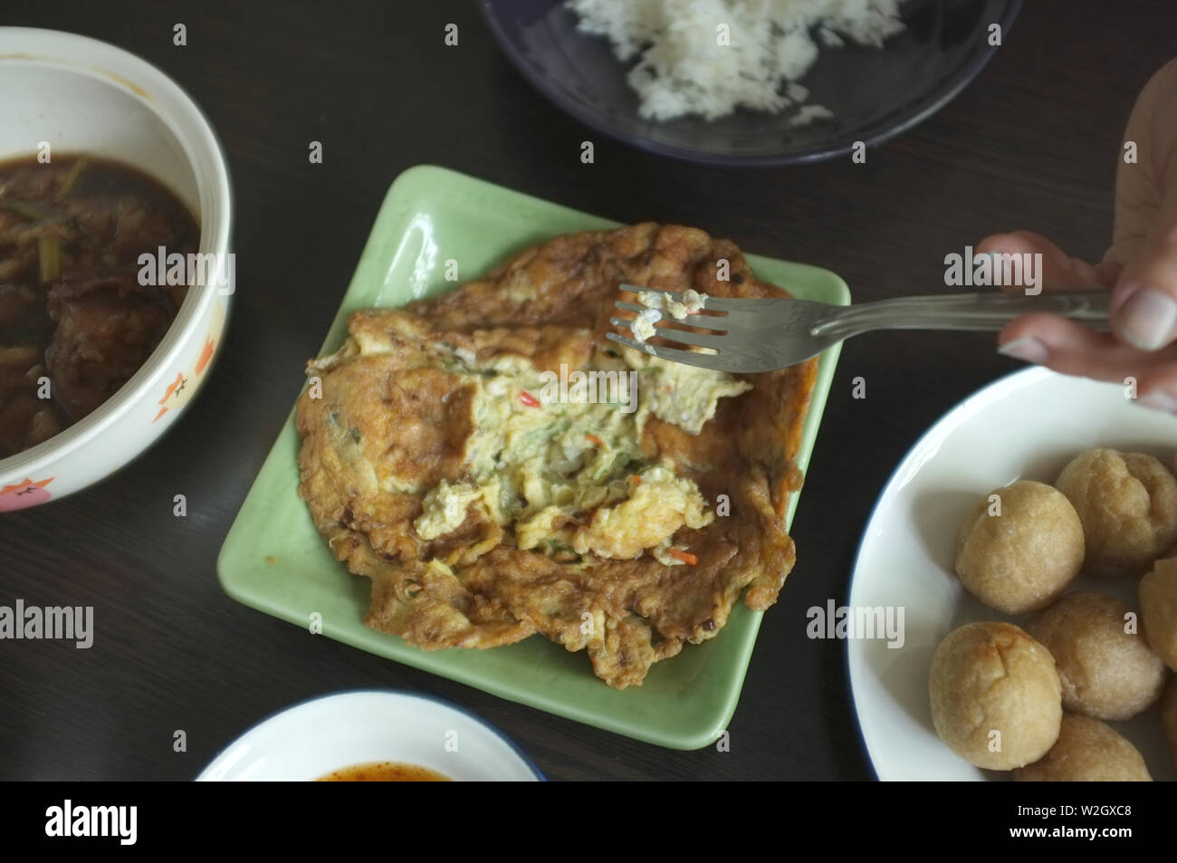 Omelette mit ant Eier. Dies ist ein spezielles Lebensmittel oder lokales Essen von North East Thailand. Stockfoto
