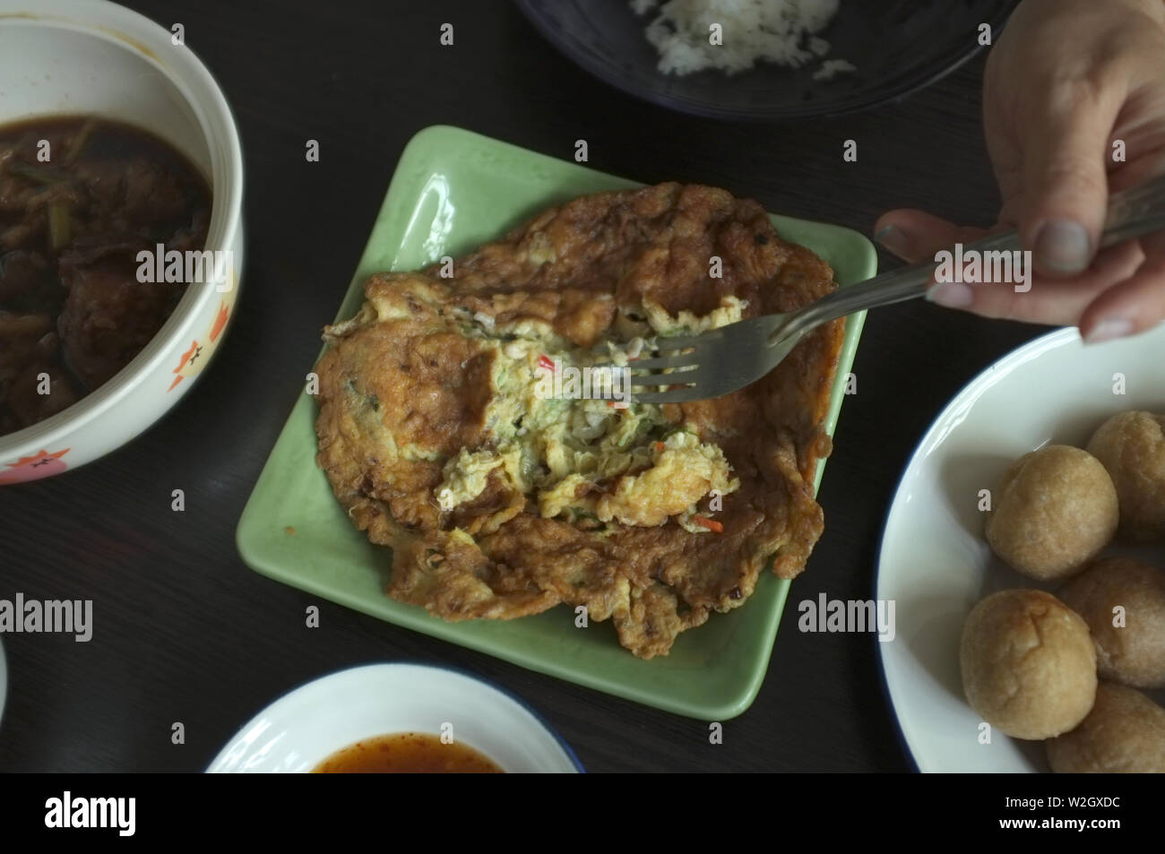 Omelette mit ant Eier. Dies ist ein spezielles Lebensmittel oder lokales Essen von North East Thailand. Stockfoto
